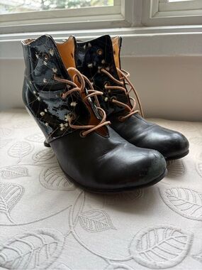 John Fluevog Rose Dunn Black Leather Ankle Boots with White Flowers
